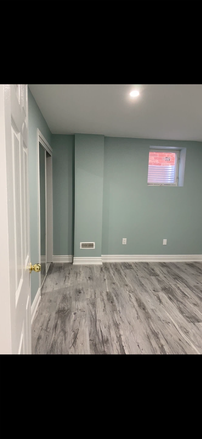 2 Bedrooms unit with small kitchen and living space - photo 4