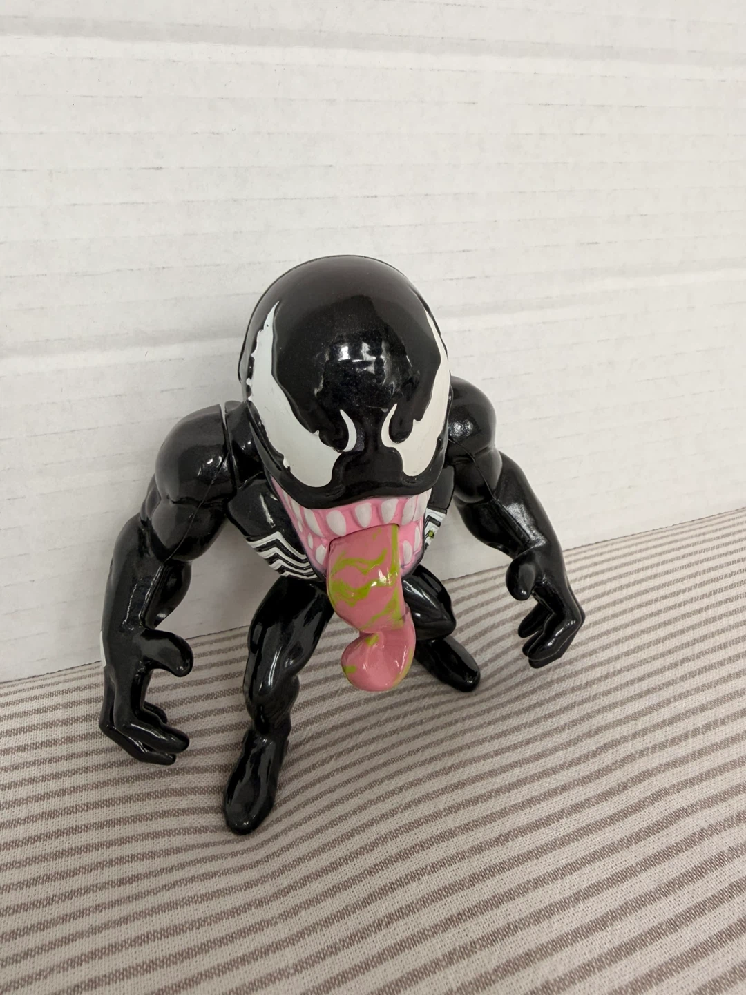 Marvel Super Hero Adventures Venom Action Figure - photo 2