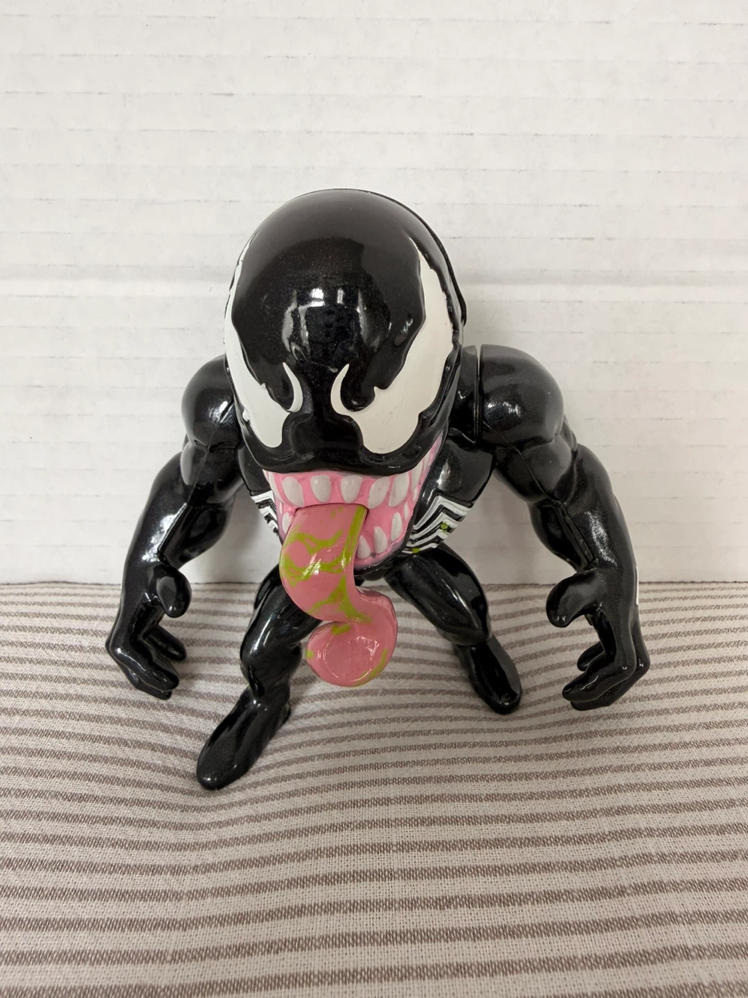 Marvel Super Hero Adventures Venom Action Figure - photo 4