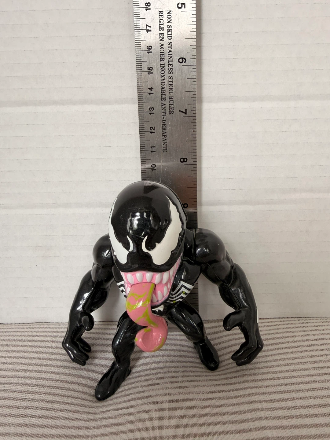 Marvel Super Hero Adventures Venom Action Figure - photo 5