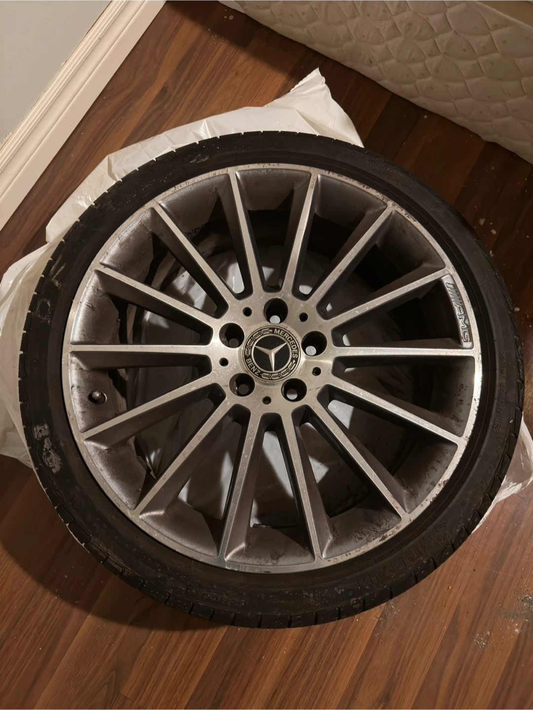Mercedes OEM AMG rims + tires 225/40 R19
