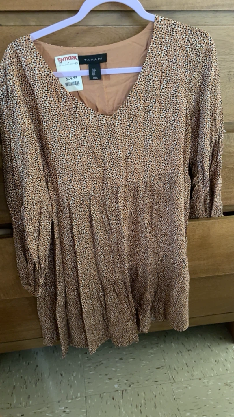 Tahari Women's Leopard Print Long Sleeve V-Neck Dress Size S
