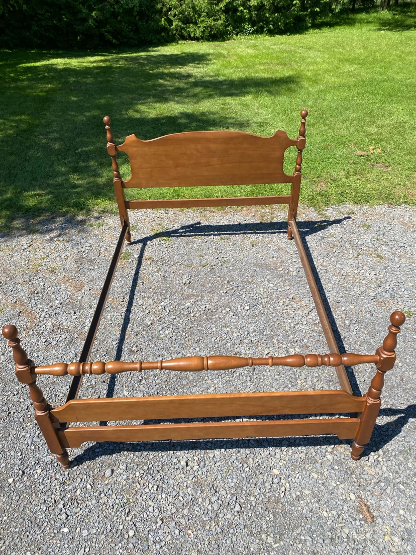 Vintage Drouin Solid Maple Double / Full Size Bed (CAN DELIVER)