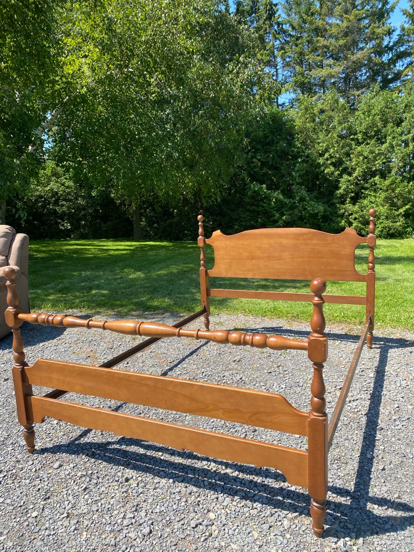 Vintage Drouin Solid Maple Double / Full Size Bed (CAN DELIVER) - photo 3