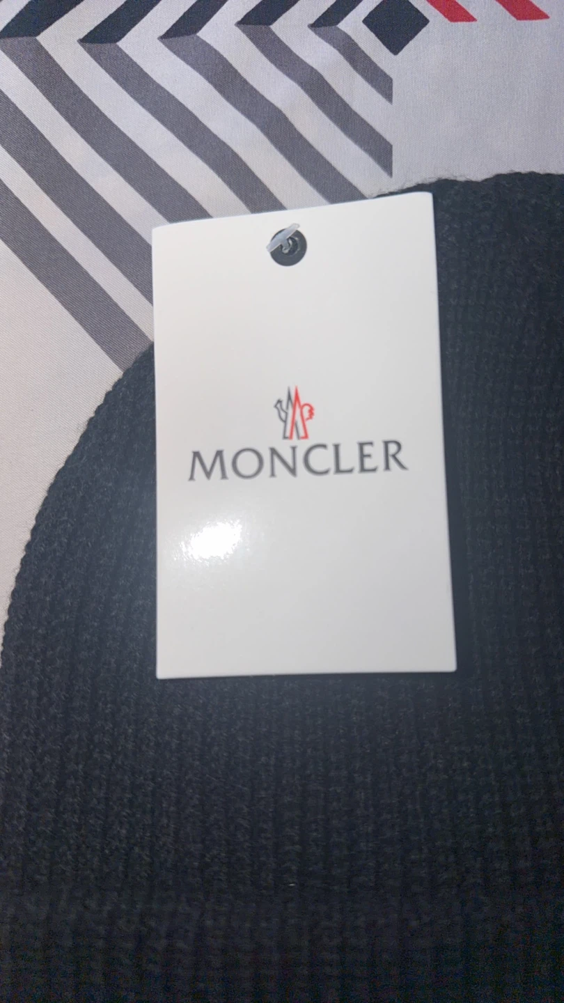Moncler Black Beanie - photo 2