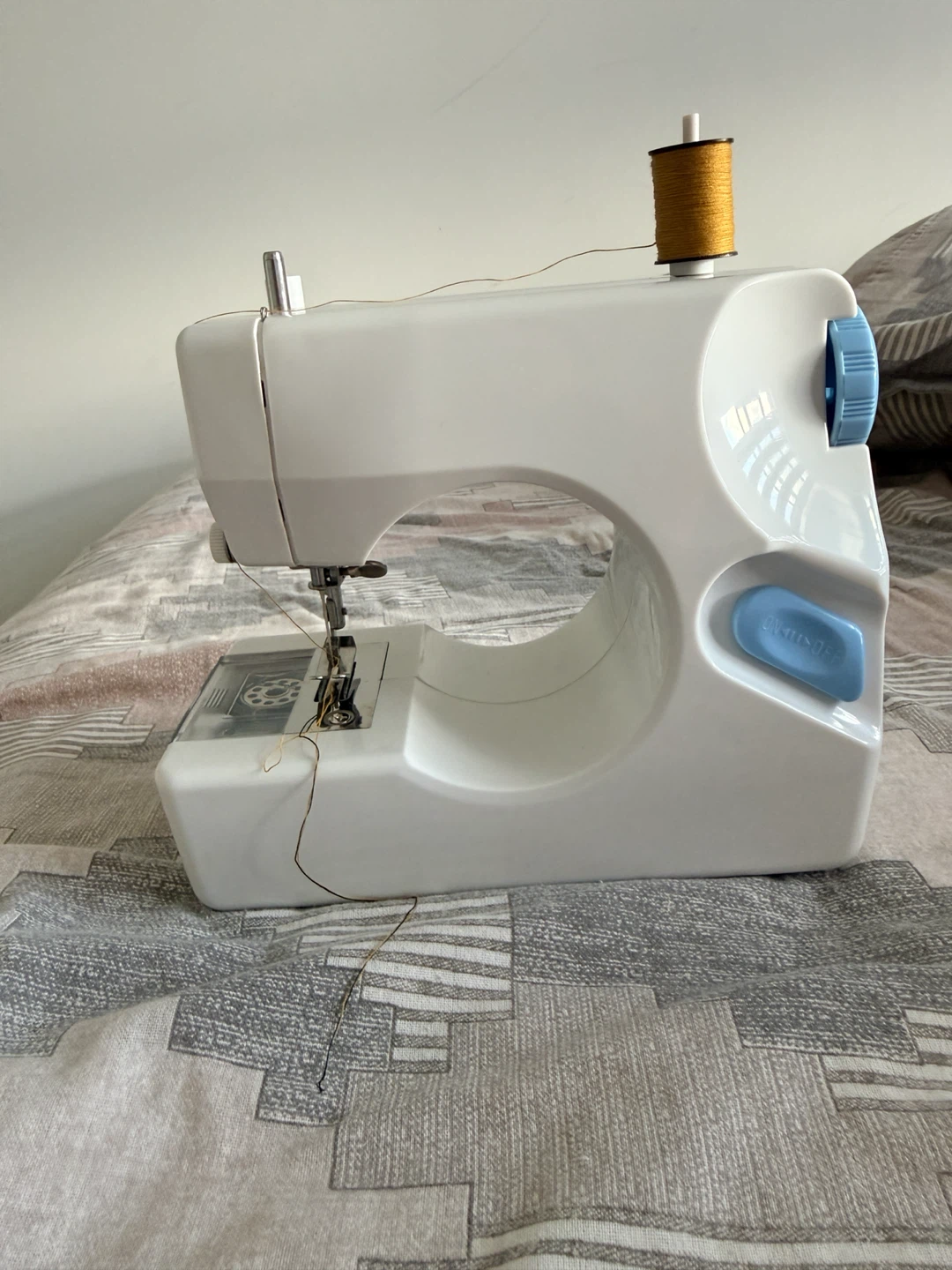 White Mini Sewing Machine