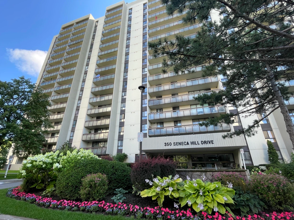 finch/don mills 2B1B condo $553，000