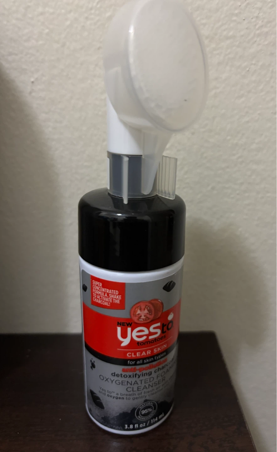 NEW-Yes To Tomatoes Clear Skin Detoxifying Charcoal Cleanser