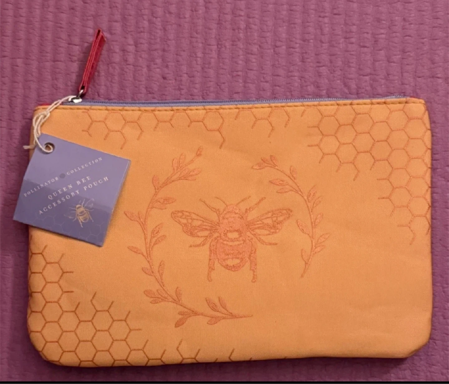 NEW✨Queen Bee Accessory Pouch - photo 4