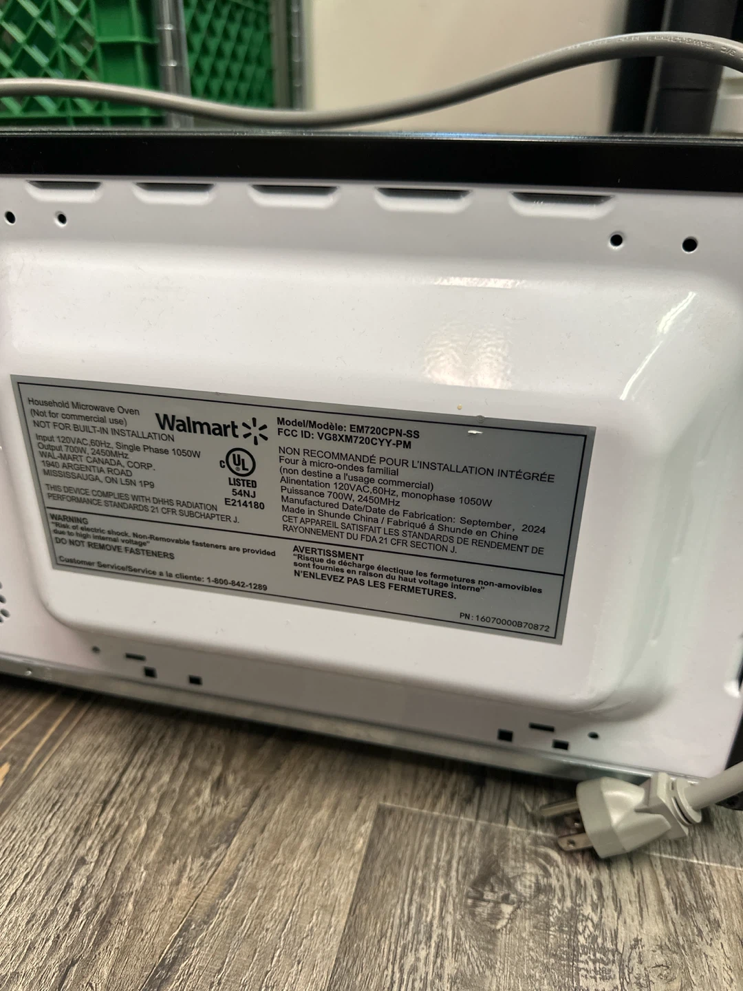 Hamilton Beach Microwave Oven EM720CPN-SS - photo 3