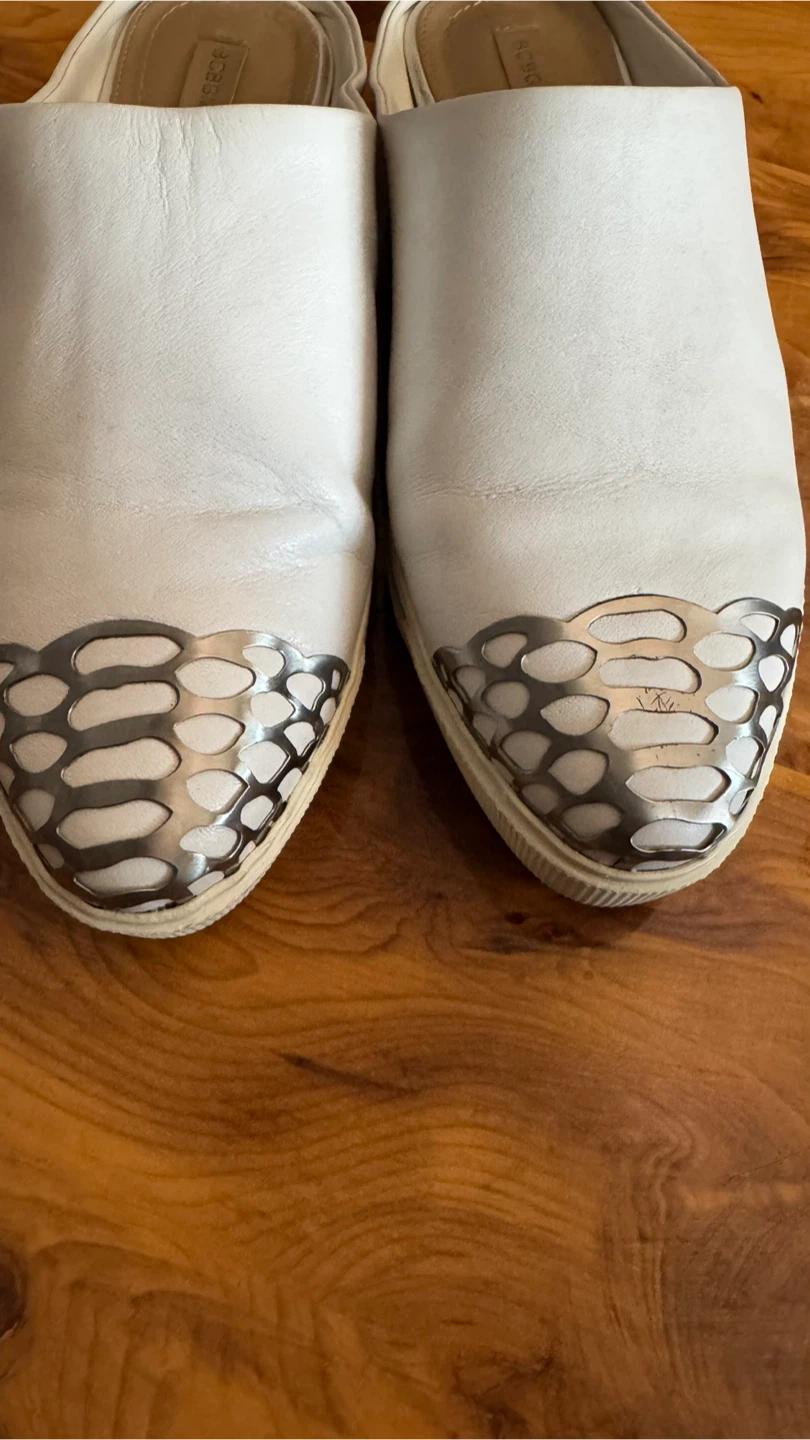 BCBGMaxAzria White Leather Mules Size 7.5 - photo 2