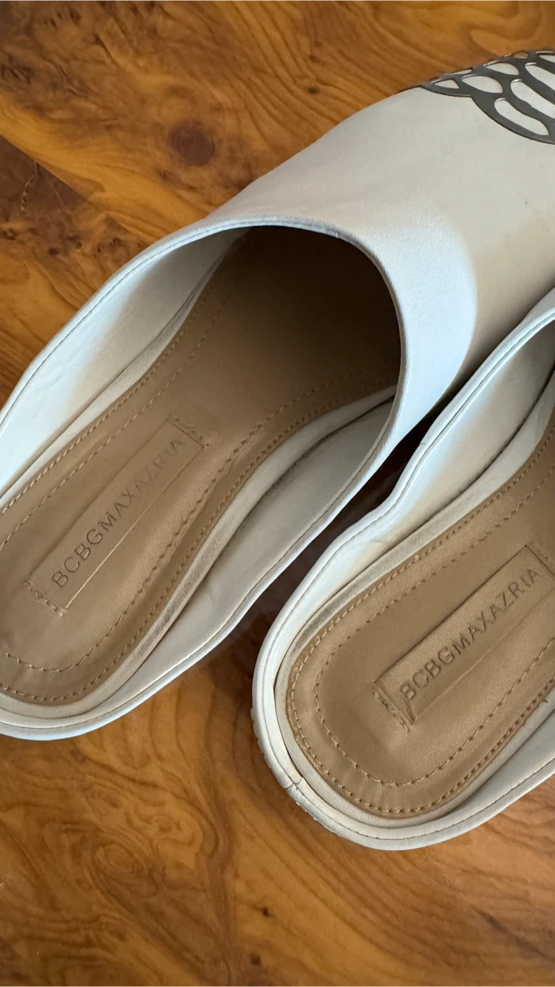 BCBGMaxAzria White Leather Mules Size 7.5 - photo 4