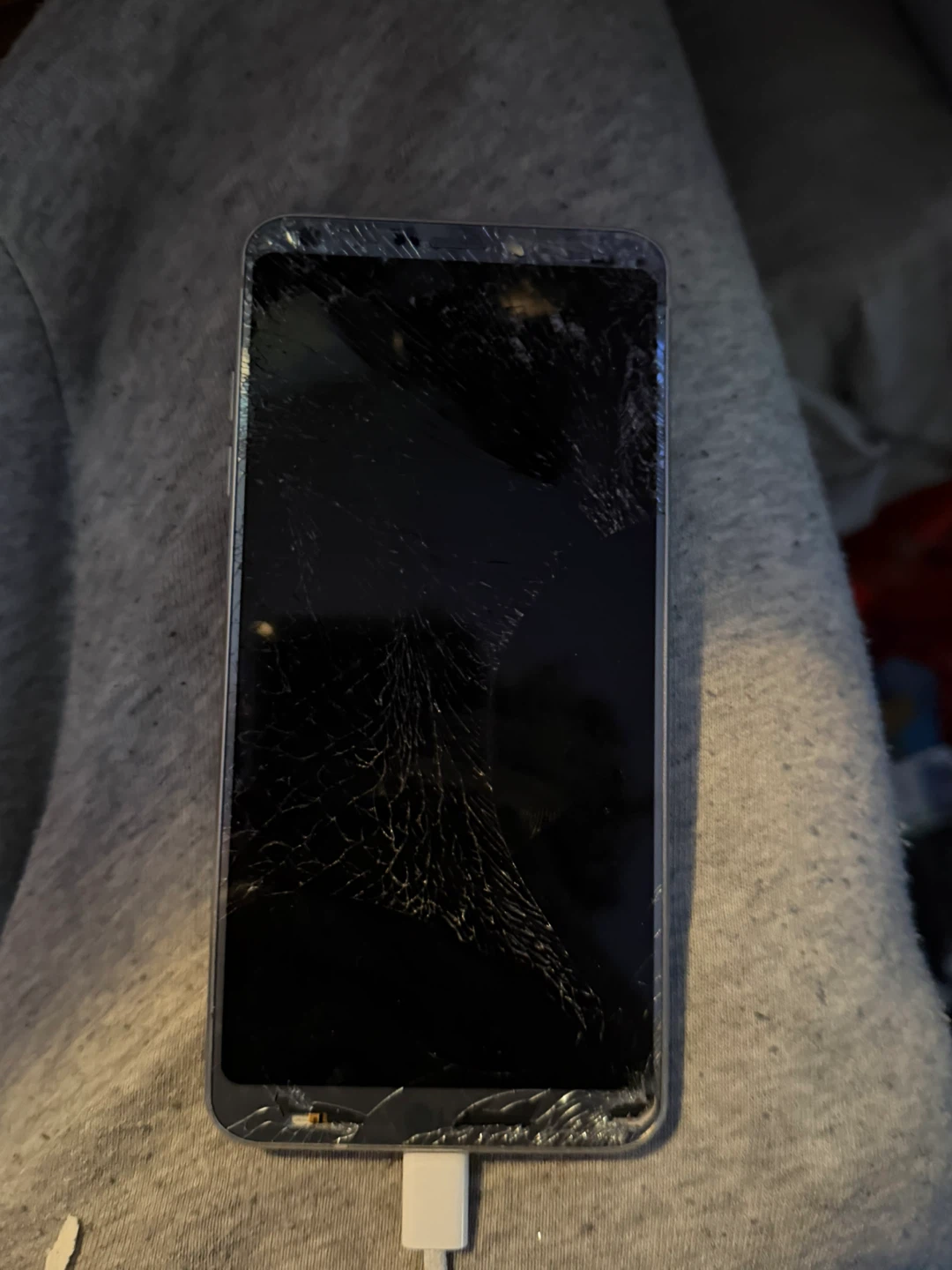 Lg phone doesn’t work needs screen and lots of work - photo 2