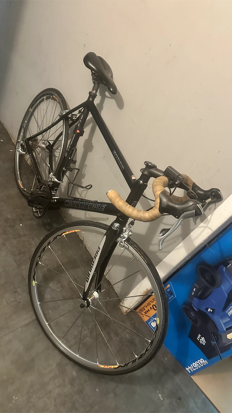 Cannondale R1000 Road Bike
