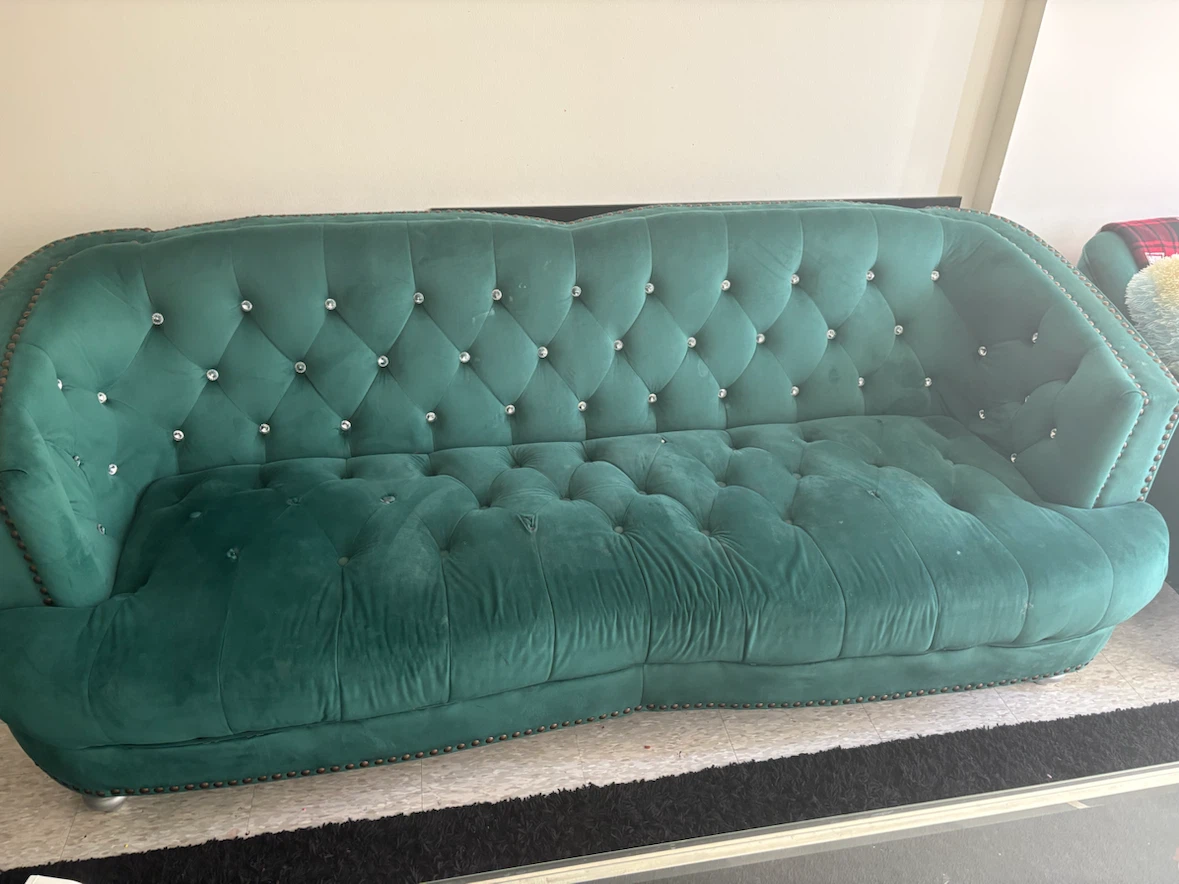 Velvet Tufted Sofa - Emerald Green - photo 3