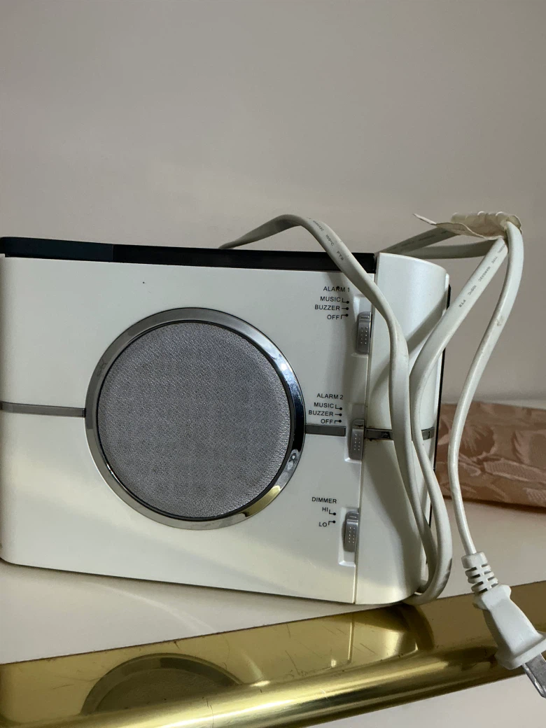 Emerson CD Dual Alarm Clock Radio CKD3830C - photo 4