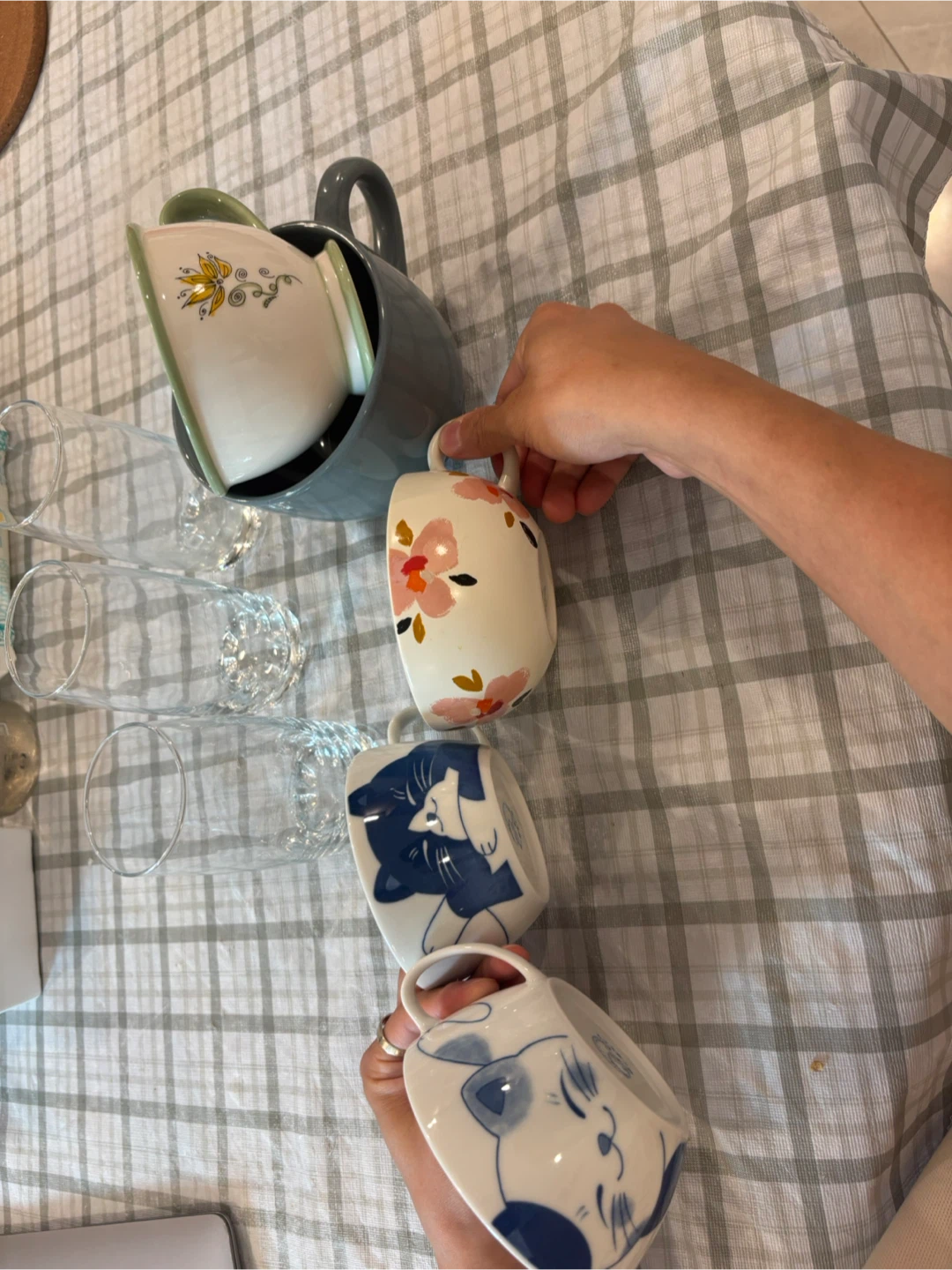 Set of 4 Mugs with Glasses - photo 2