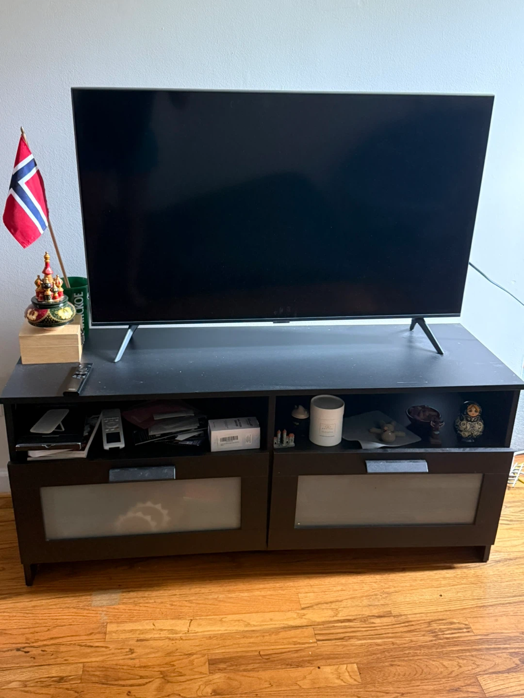 Samsung 50" 4K UHD Smart TV + stand