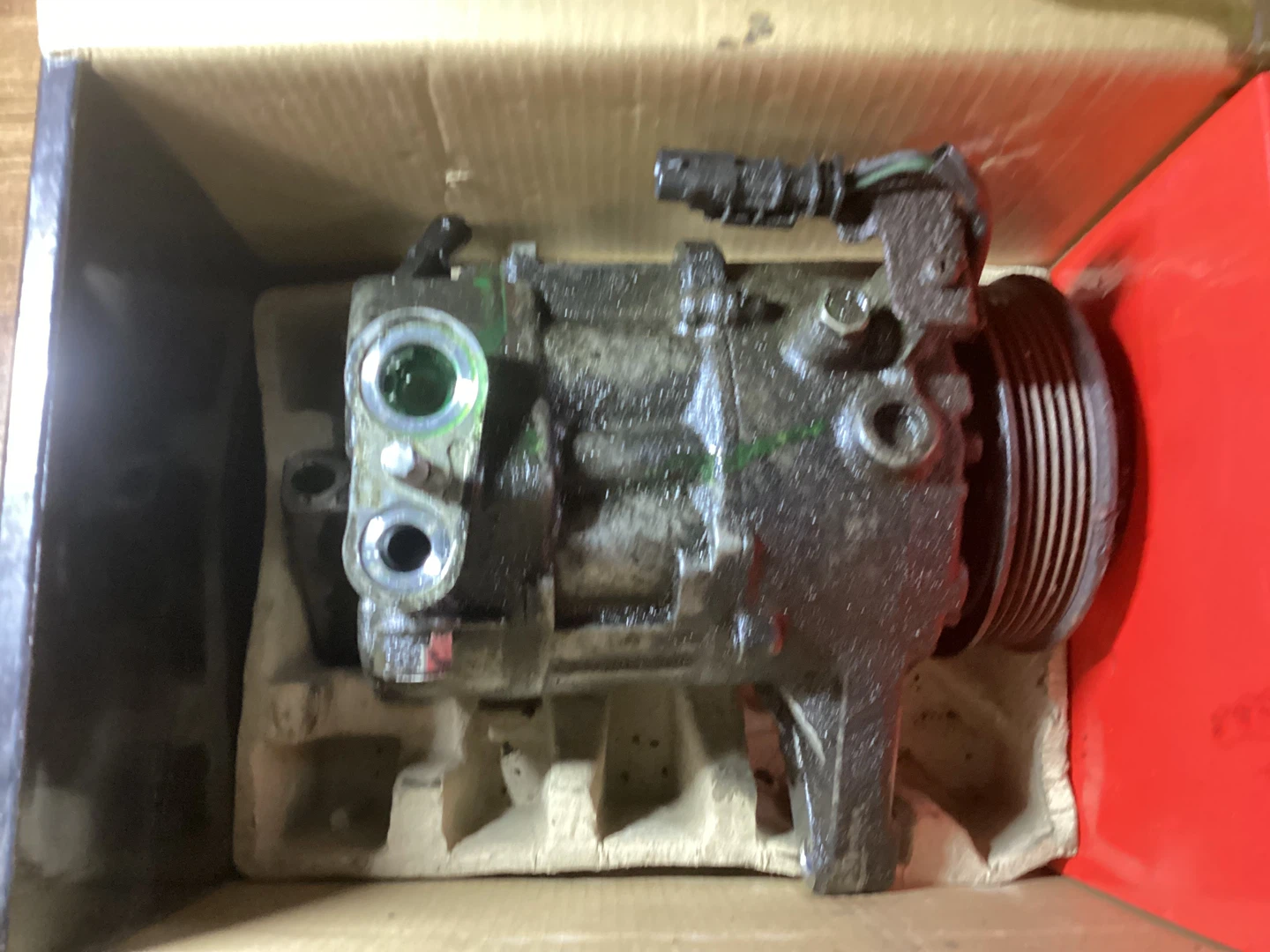 A/C Compressor (burnt, but fixable) - photo 2