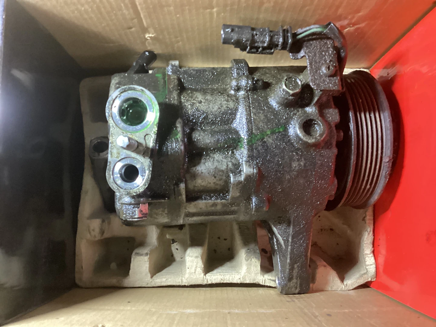 A/C Compressor (burnt, but fixable) - photo 3