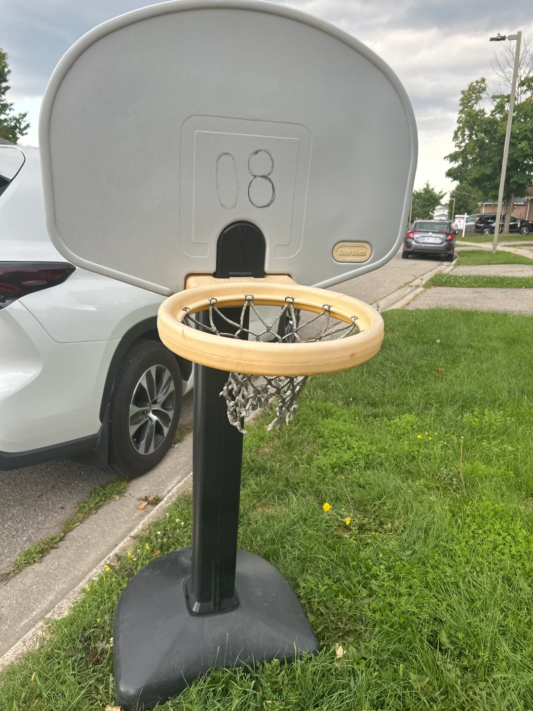 Little Tikes Adjustable Basketball Hoop