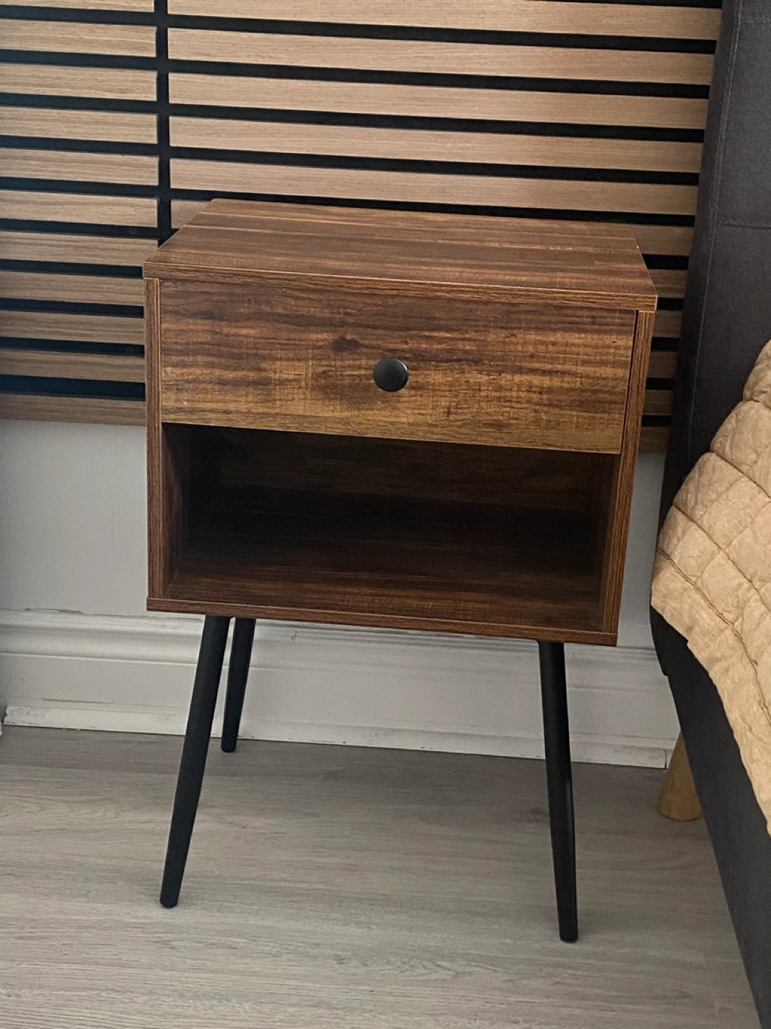 Wood Grain Nightstand with Drawer