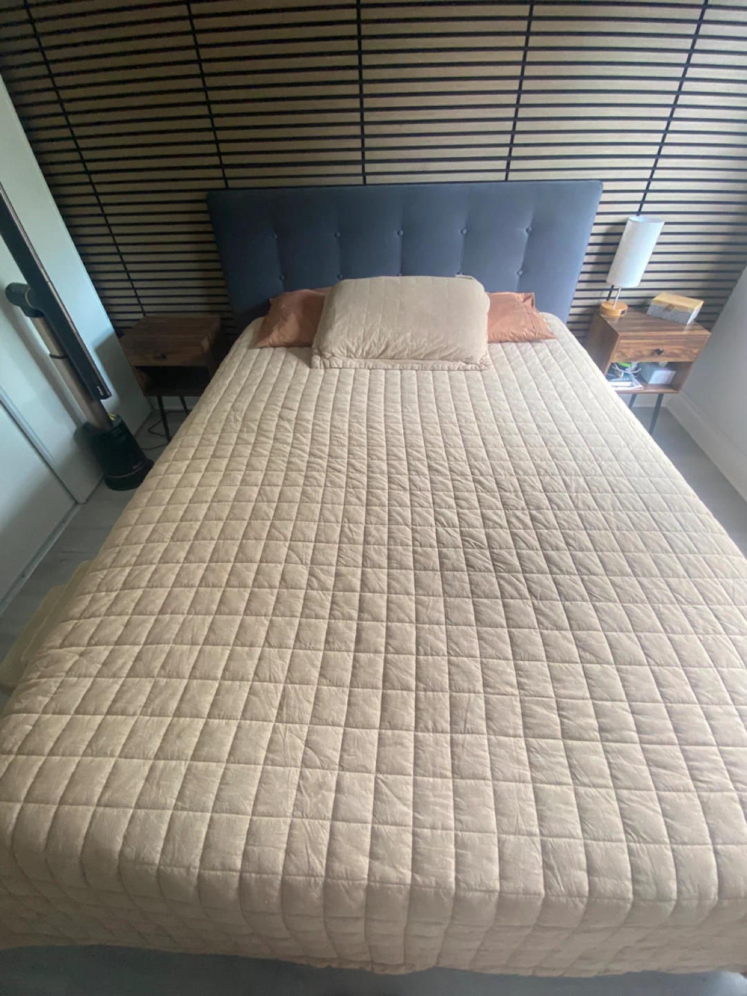 Queen size bed - photo 2