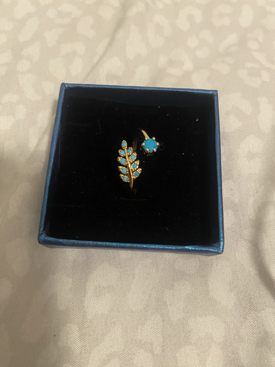 New (unused) Gold Tone Leaf design Ring