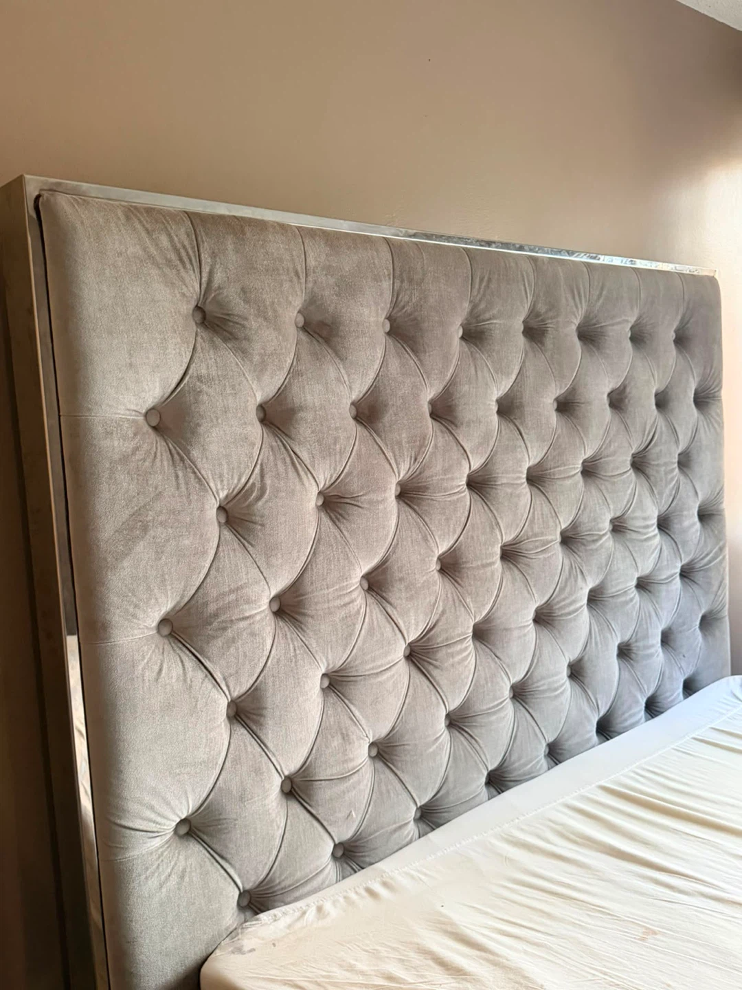 Grey Tufted bed fraame - photo 2