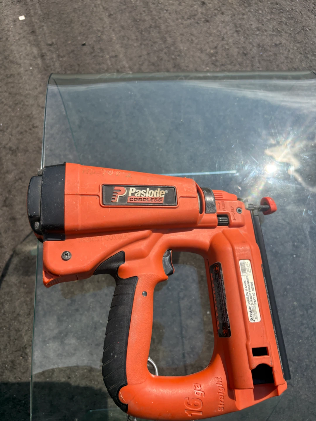 Paslode Cordless 16 Gauge Straight Finish Nailer