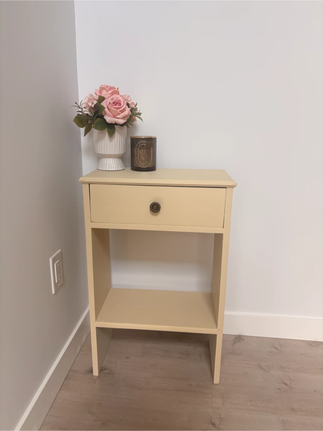 Vintage Refurbished Cream Nightstand / End Table - photo 3