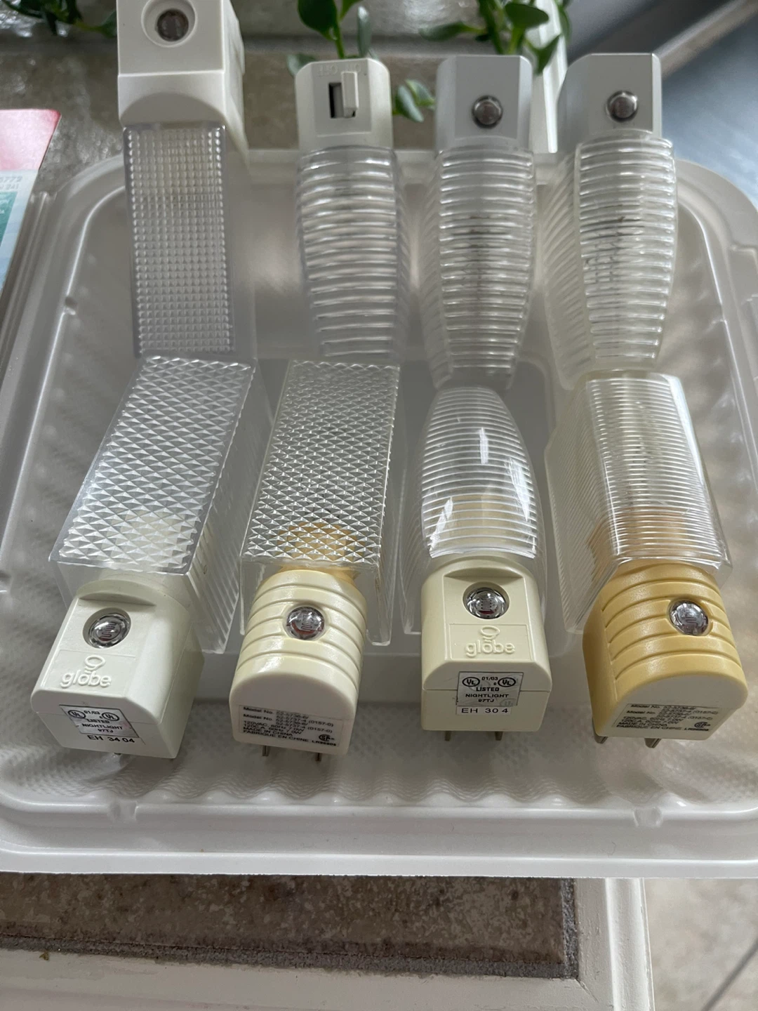 Lot of 7 Night Lights & 3 Sunbeam C7 Bulbs - photo 3