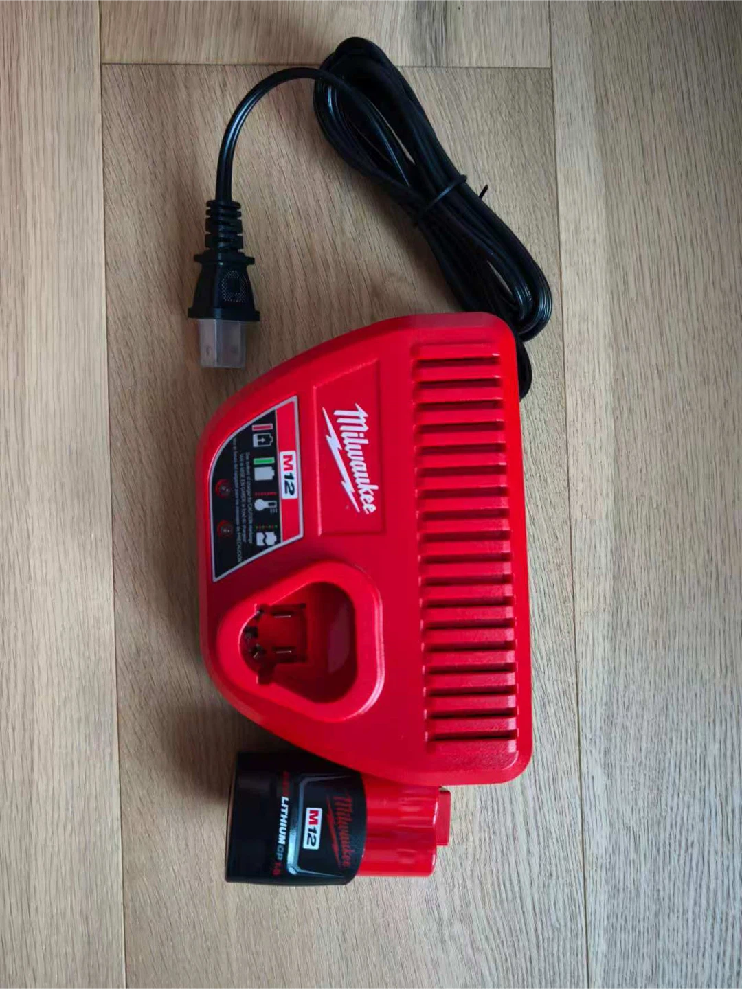 Milwaukee M12 1.5ah Lithium-Ion Battery and Charger