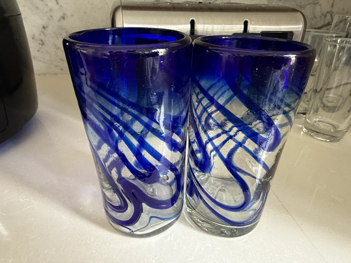 Set of 2 Blue Swirl Glass Tumblers and 2 Glass Cups
