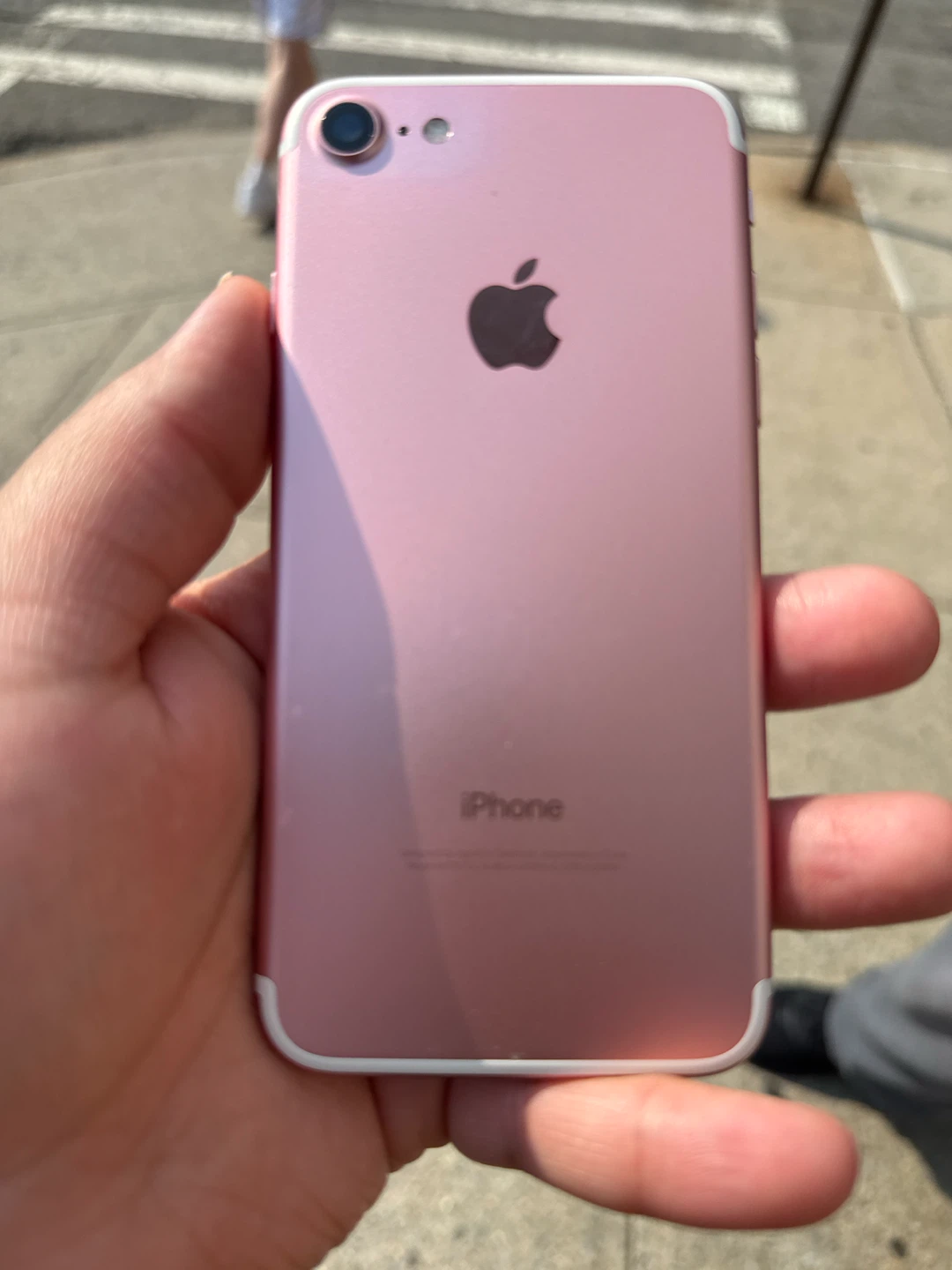 Rose Gold iPhone 7 - 32GB - photo 2