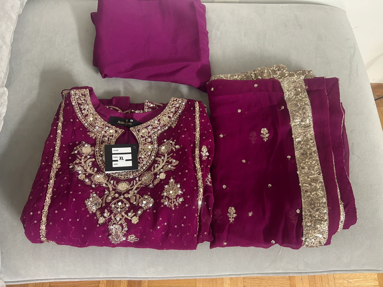 New Agha Jaan Embroidered Suit - photo 4