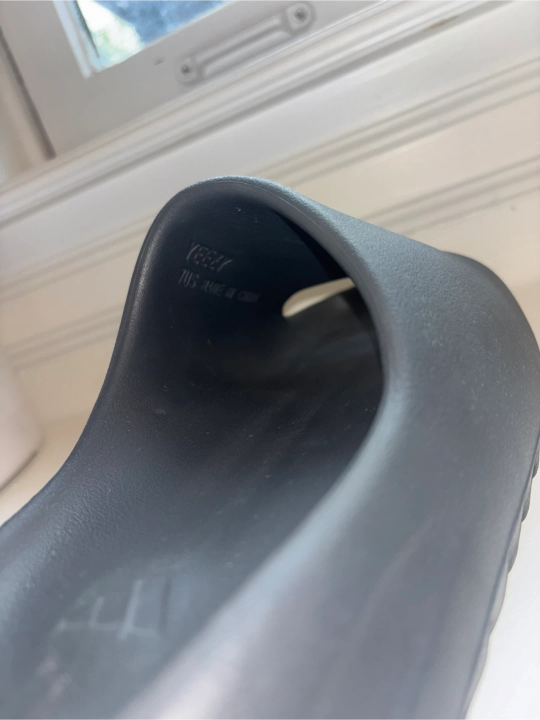 Yeezy Slide Dark Grey MENS SIZE 7 (LIKE NEW) - photo 4