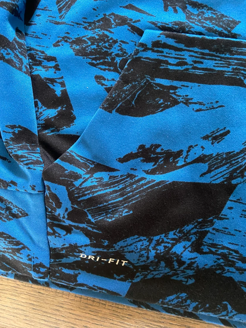 LIKE NEW: Nike Dri-FIT Blue Camo Hoodie Size Youth Large - photo 3