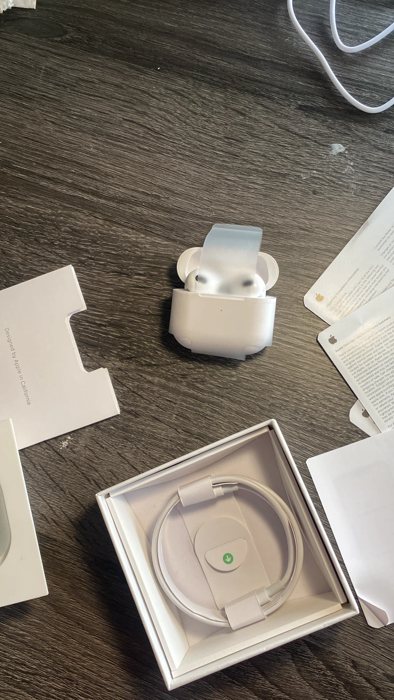 Apple AirPods (3rd Gen) with MagSafe Charging Case - photo 4