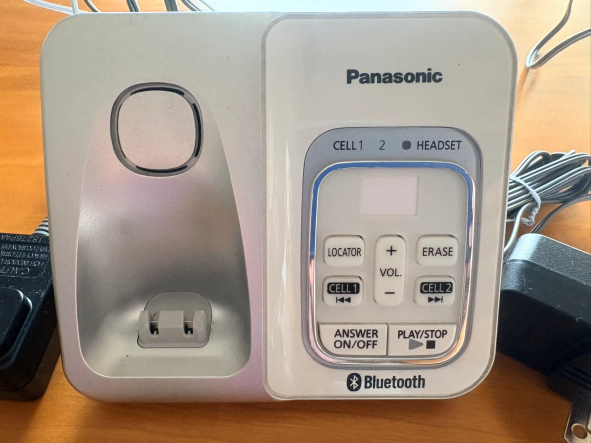 Panasonic Cordless Phone System with 3 Handsets - photo 2