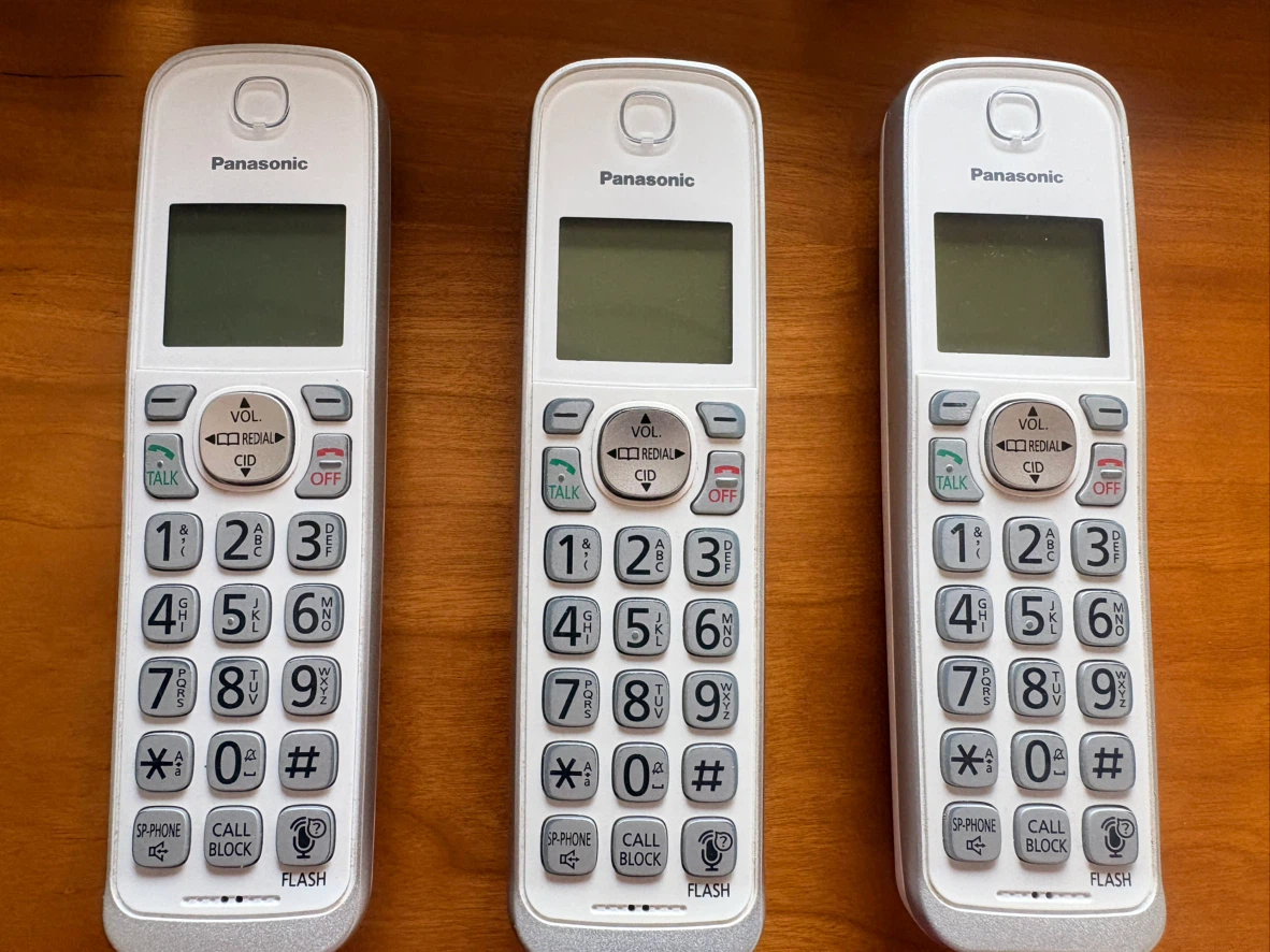 Panasonic Cordless Phone System with 3 Handsets - photo 3
