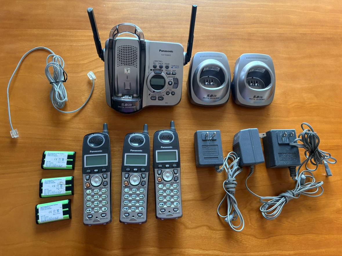 Panasonic KX-TG5653 DECT 6.0 Cordless Phone System - 3 Handsets