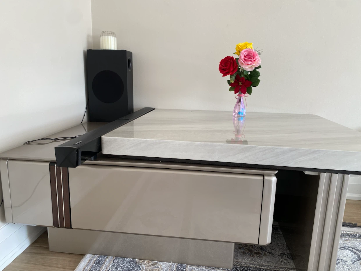 Expandable Coffee Table – Like New