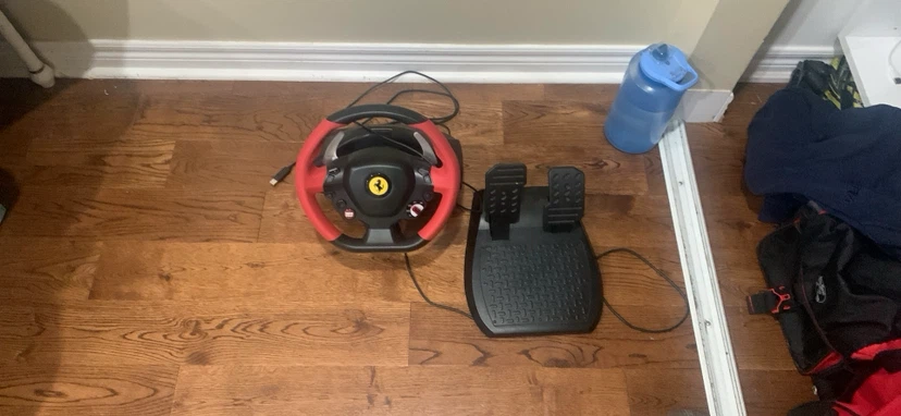 Thrustmaster Ferrari Racing Wheel barely used - photo 2
