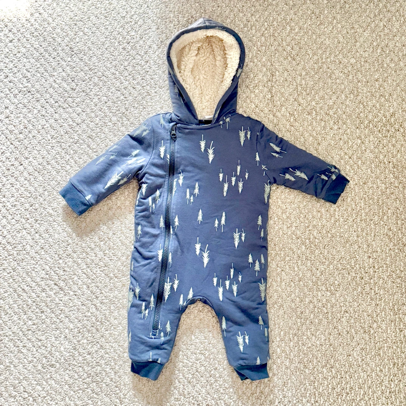 Unisex baby fall/winter onesie (6-12 months)