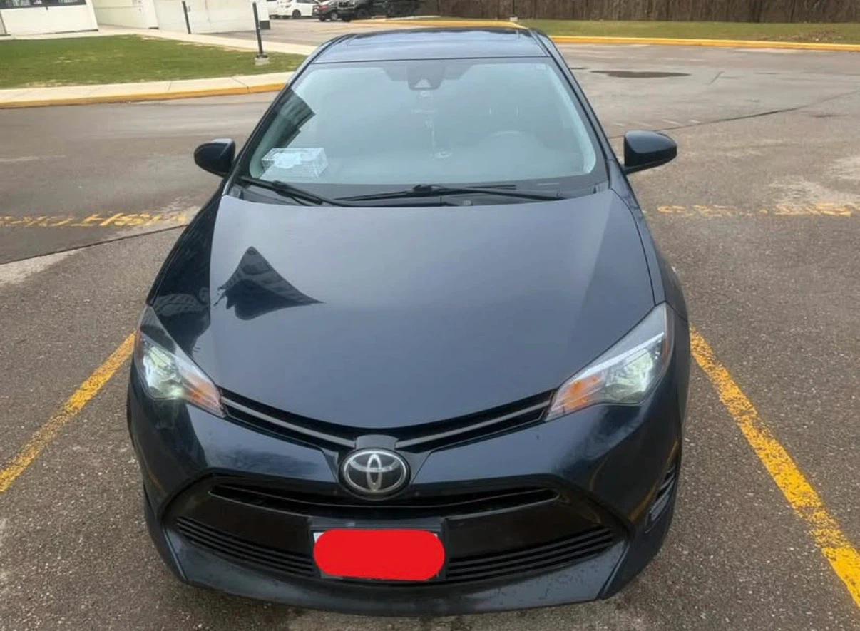 Dark Blue Toyota Corolla 2018 LE