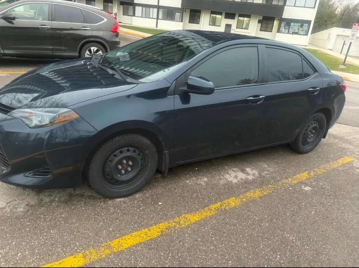 Dark Blue Toyota Corolla 2018 LE - photo 2