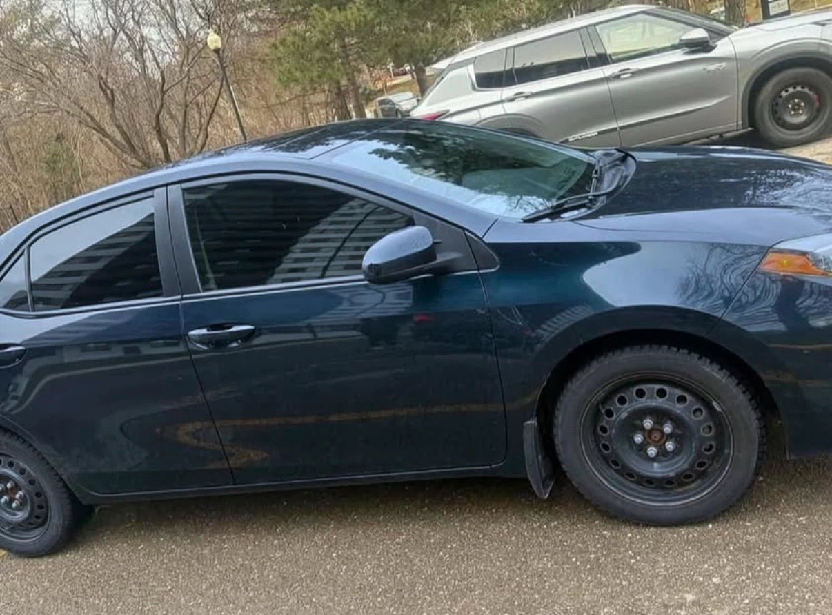 Dark Blue Toyota Corolla 2018 LE - photo 3