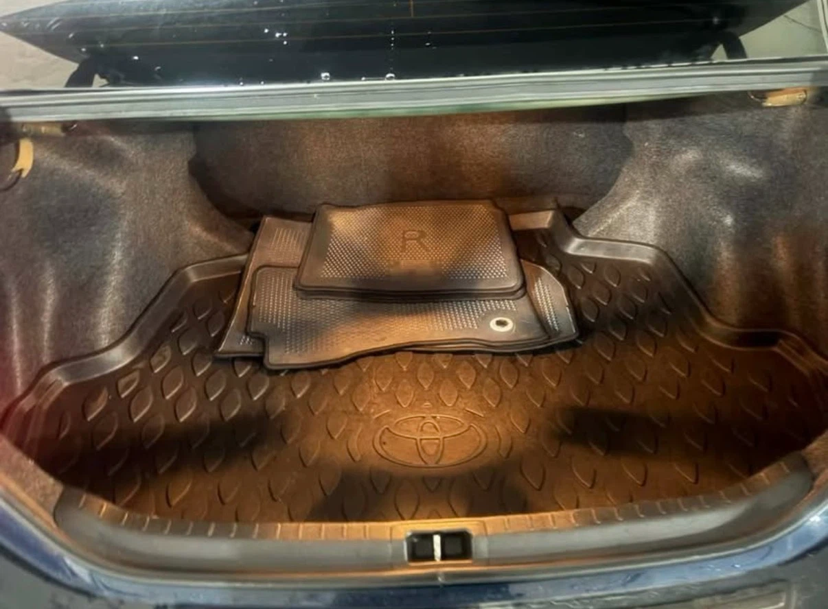 Dark Blue Toyota Corolla 2018 LE - photo 4