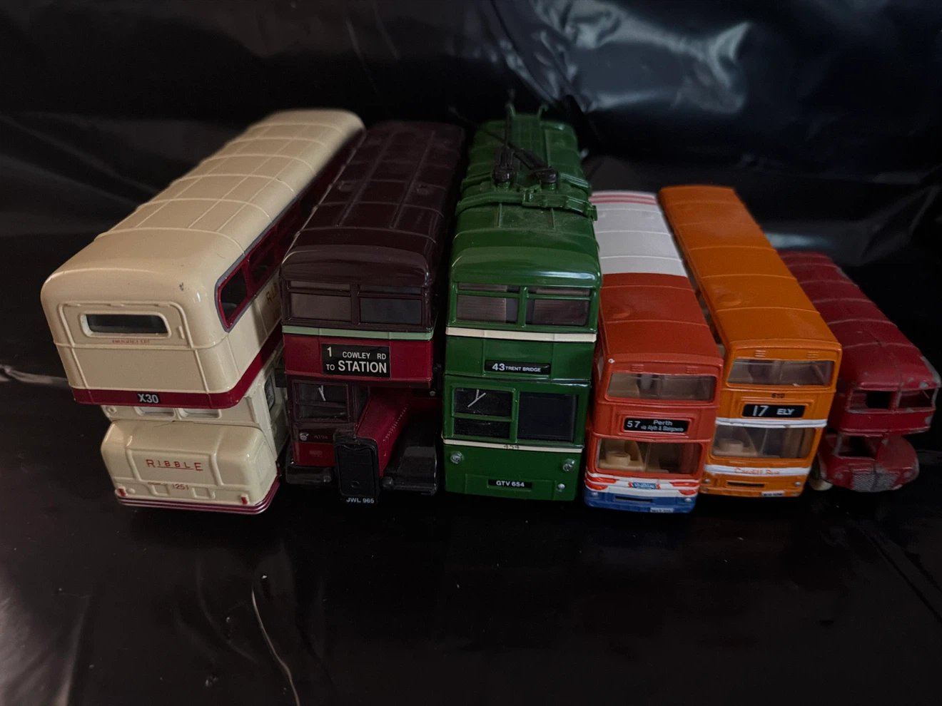 Collection of Diecast Model Buses - photo 2
